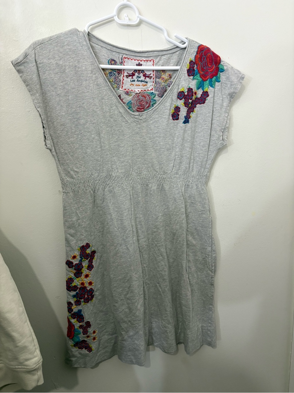 Johnny Was Heather Gray V‑Neck dress with Multicolor Floral Embroidery